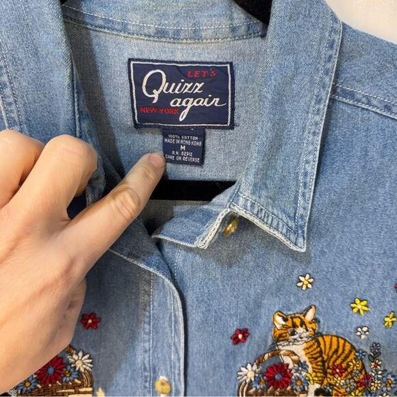 Let’s Quizz Again NY Cat Embroidered Button-Down Denim Shirt Women’s Size Medium - Picture 2 of 5